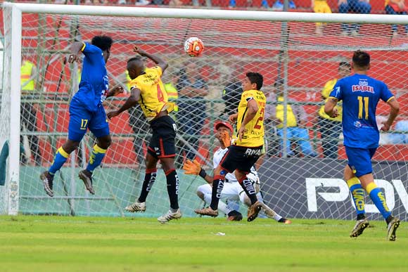 delfin-derrota-al-campeon-barcelona.jpg